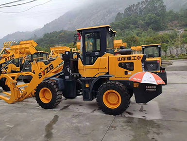 恭喜羅總喜提新車，山宇裝載機(jī)940走起，山宇重工，助您成功！